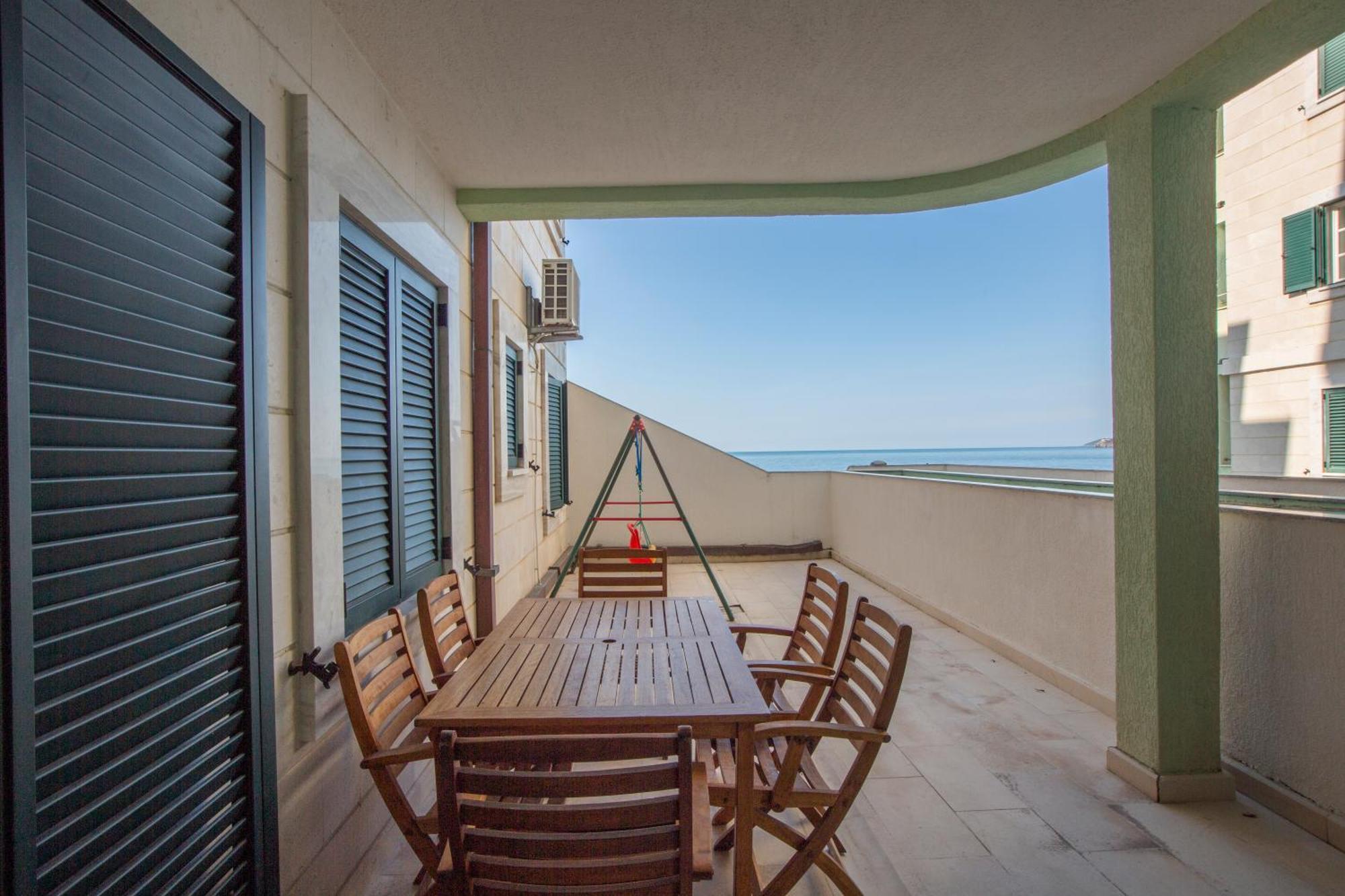 Montesan Luxury Apartment Beach Front Sveti Stefan Exteriör bild