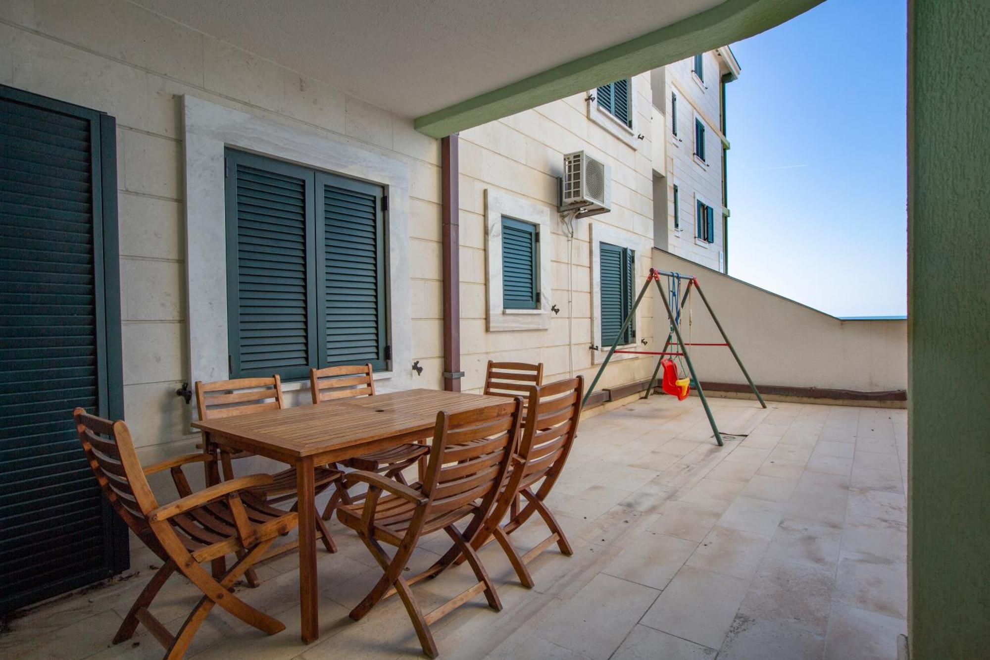 Montesan Luxury Apartment Beach Front Sveti Stefan Exteriör bild