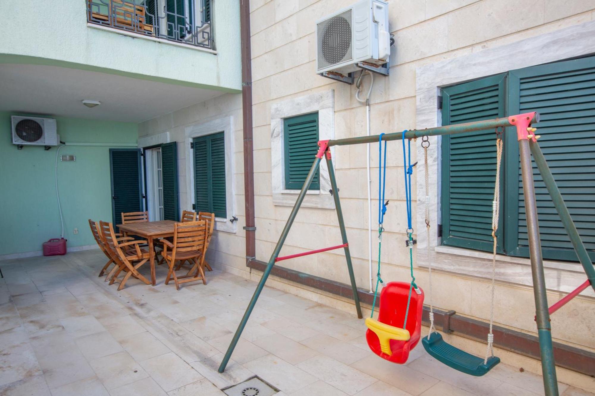 Montesan Luxury Apartment Beach Front Sveti Stefan Exteriör bild