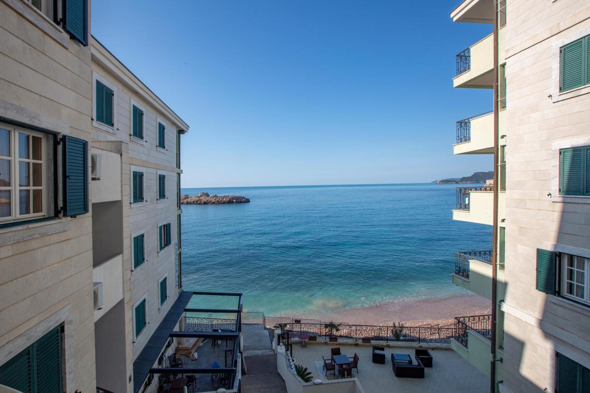Montesan Luxury Apartment Beach Front Sveti Stefan Exteriör bild