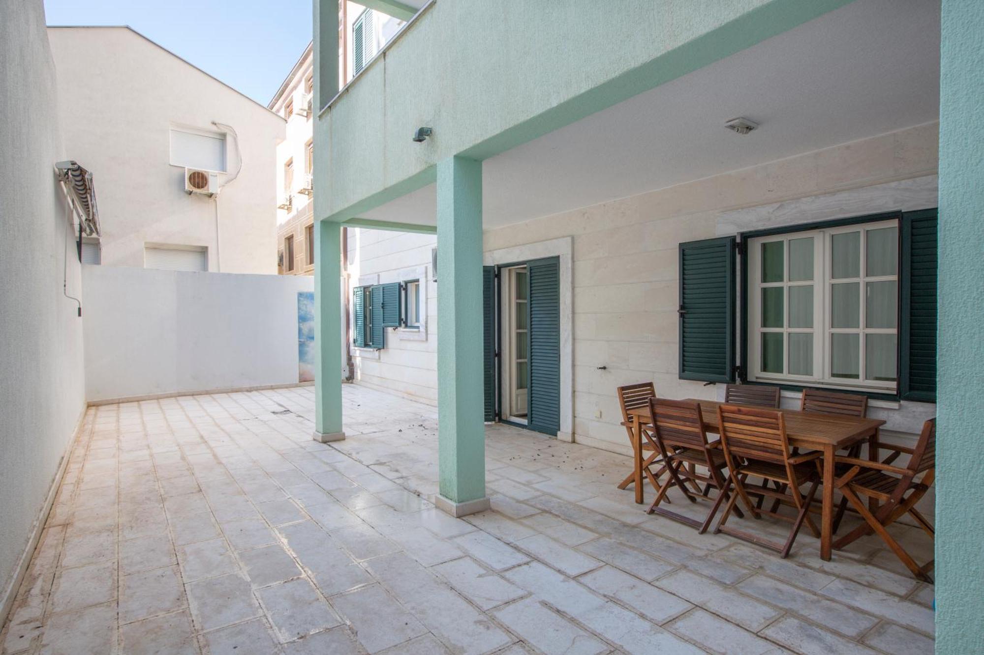 Montesan Luxury Apartment Beach Front Sveti Stefan Exteriör bild