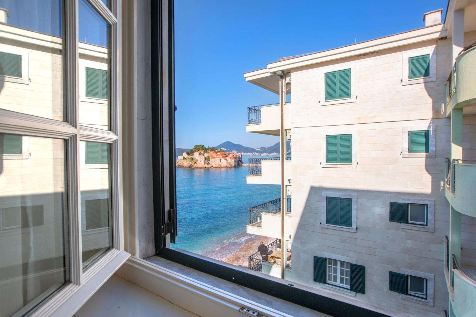 Montesan Luxury Apartment Beach Front Sveti Stefan Exteriör bild