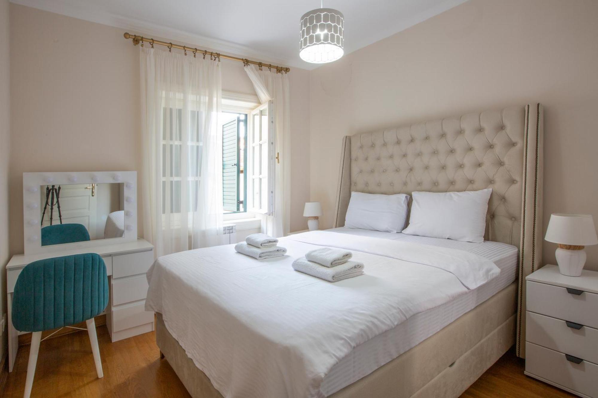 Montesan Luxury Apartment Beach Front Sveti Stefan Exteriör bild