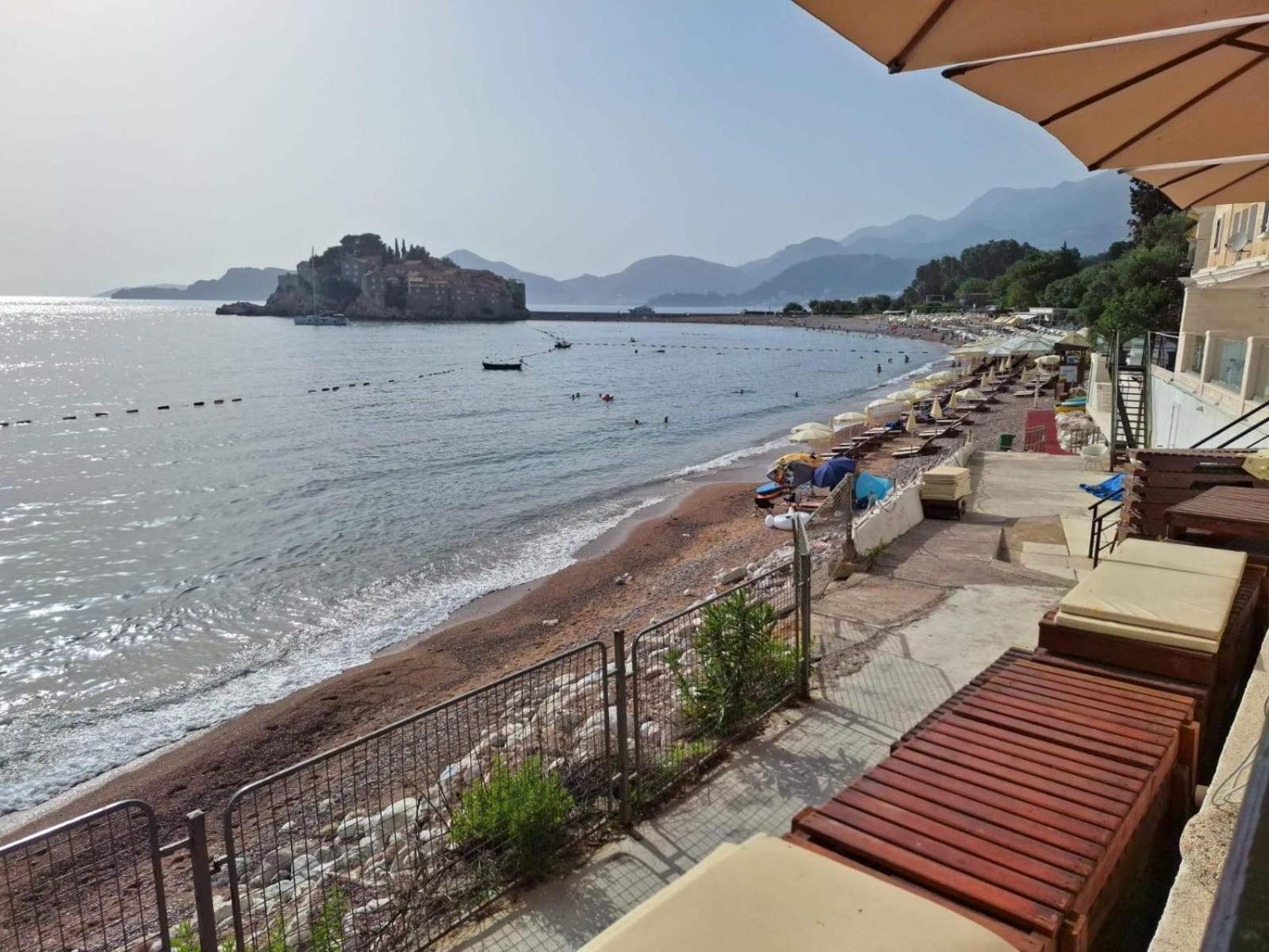 Montesan Luxury Apartment Beach Front Sveti Stefan Exteriör bild