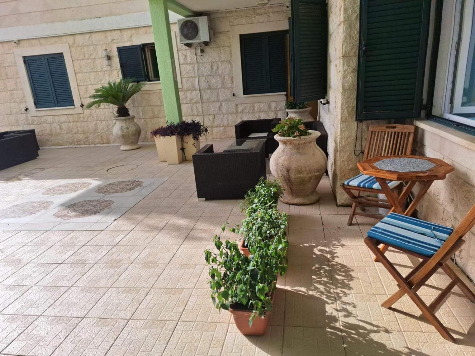 Montesan Luxury Apartment Beach Front Sveti Stefan Exteriör bild