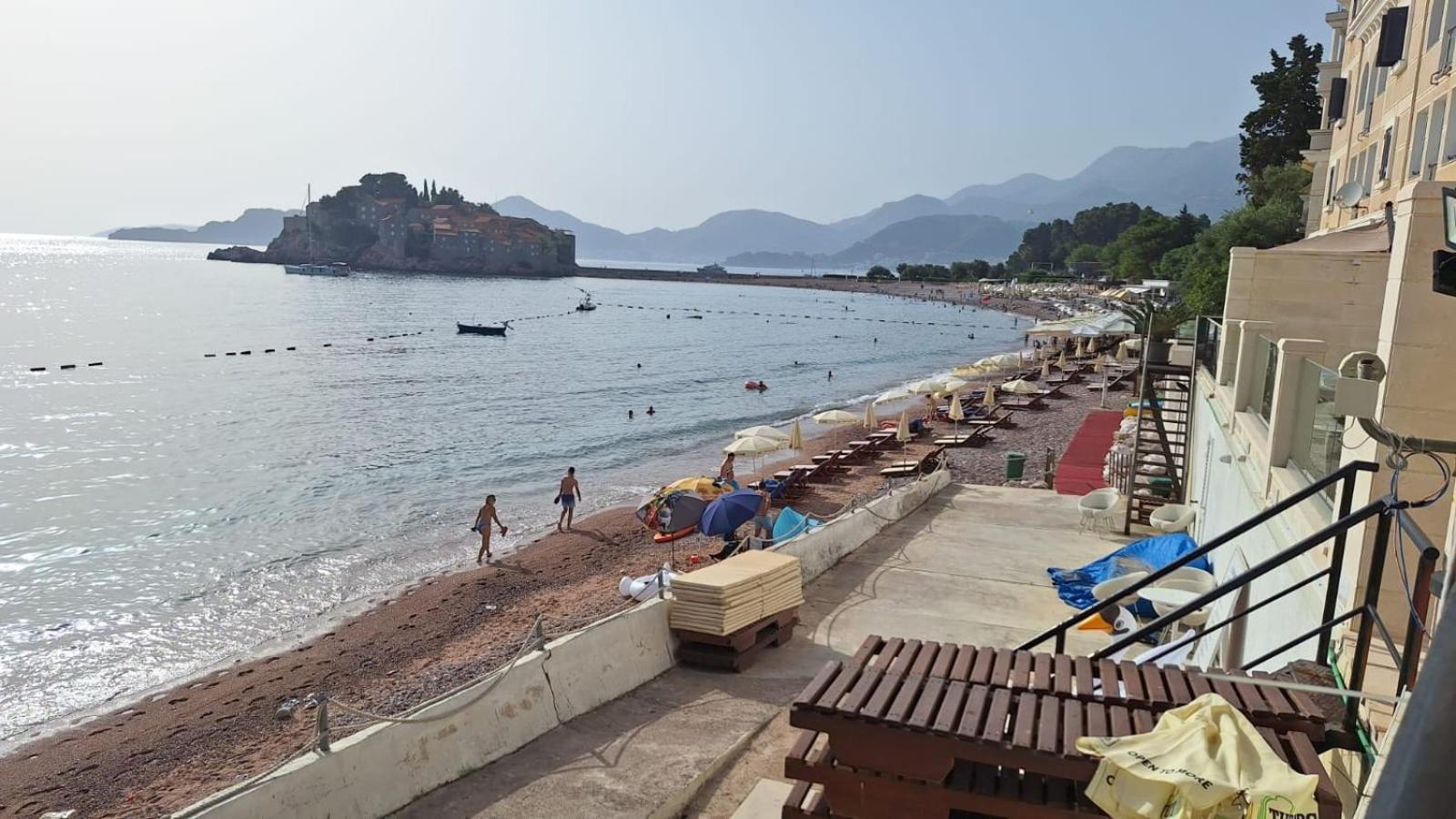 Montesan Luxury Apartment Beach Front Sveti Stefan Exteriör bild