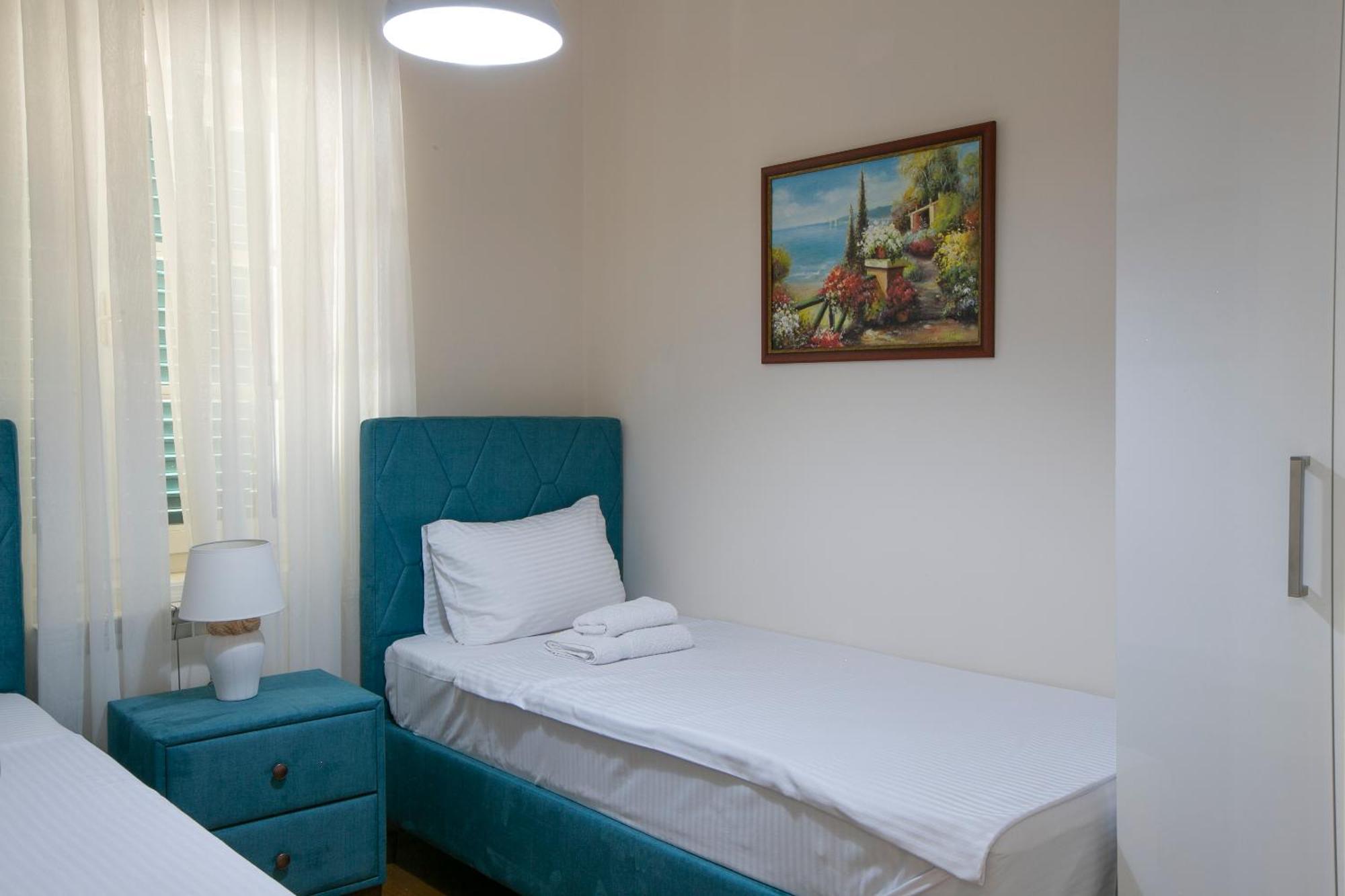 Montesan Luxury Apartment Beach Front Sveti Stefan Exteriör bild