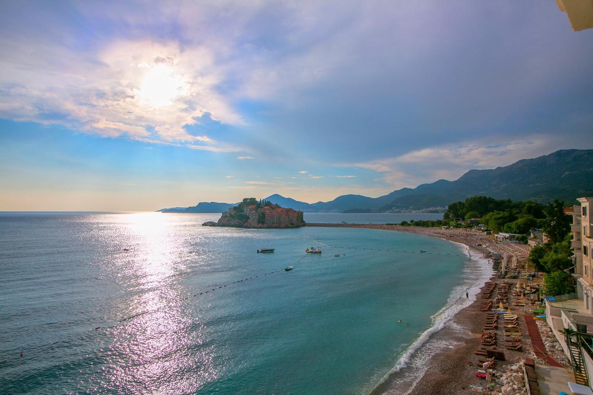 Montesan Luxury Apartment Beach Front Sveti Stefan Exteriör bild