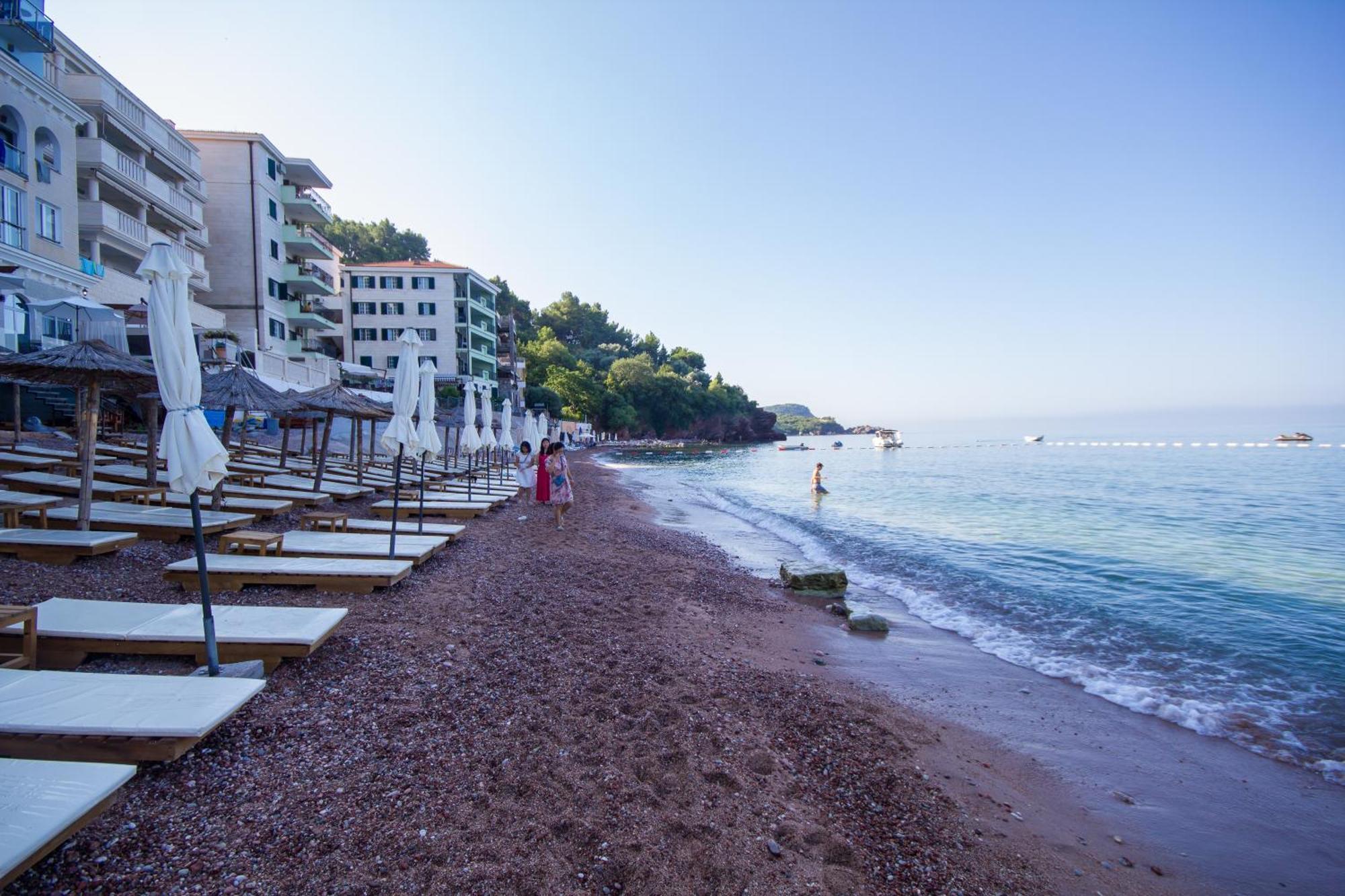 Montesan Luxury Apartment Beach Front Sveti Stefan Exteriör bild