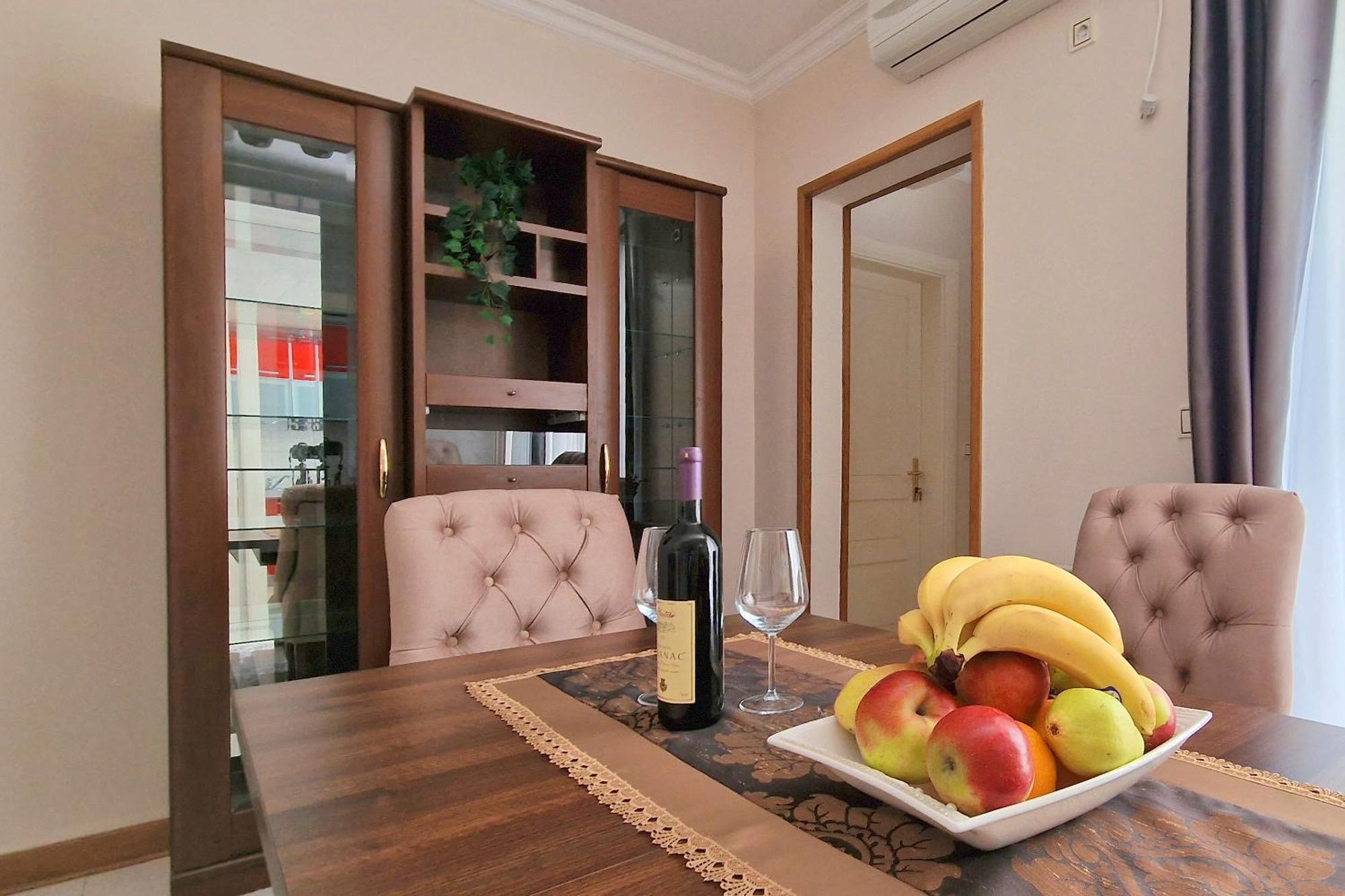 Montesan Luxury Apartment Beach Front Sveti Stefan Exteriör bild