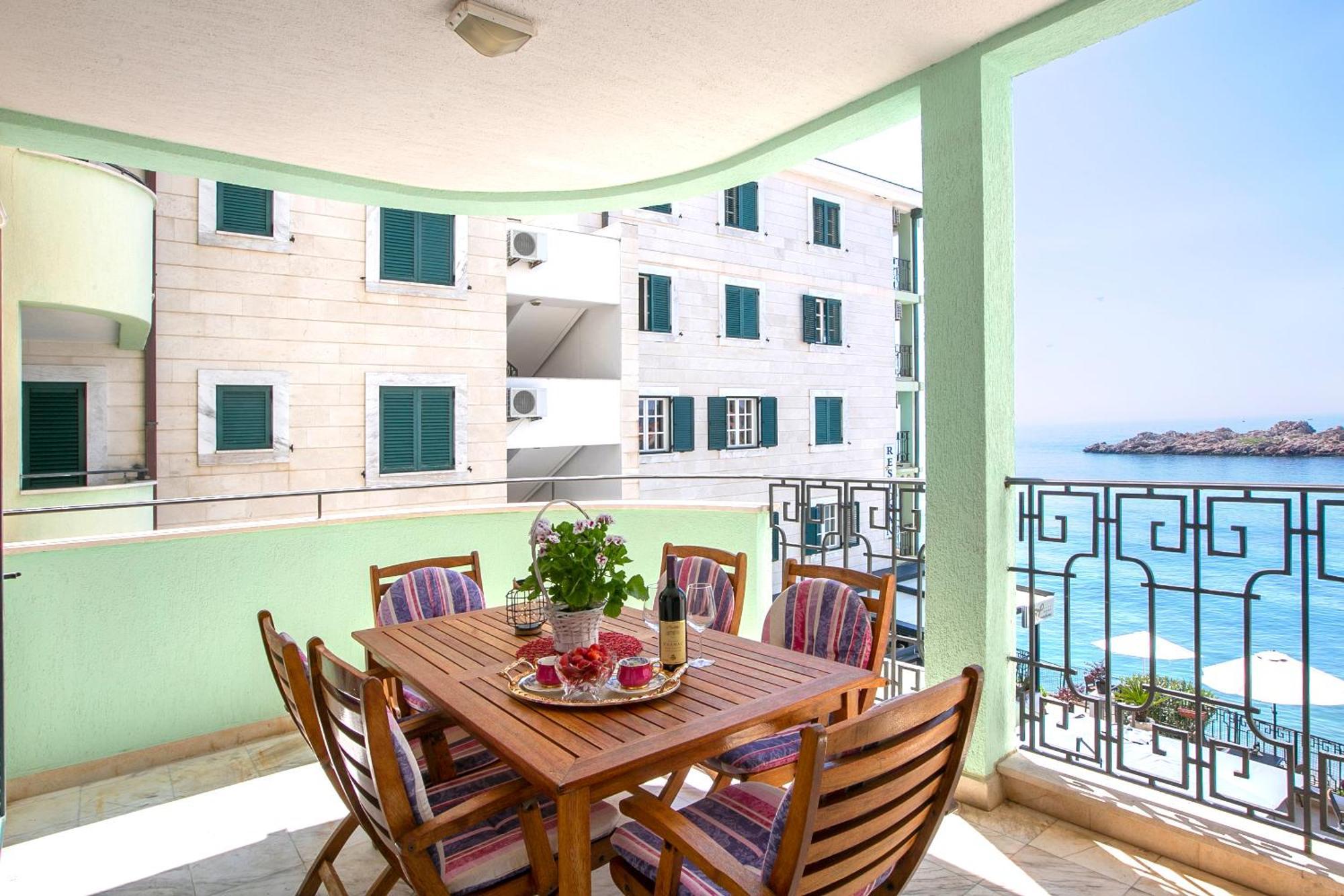 Montesan Luxury Apartment Beach Front Sveti Stefan Exteriör bild