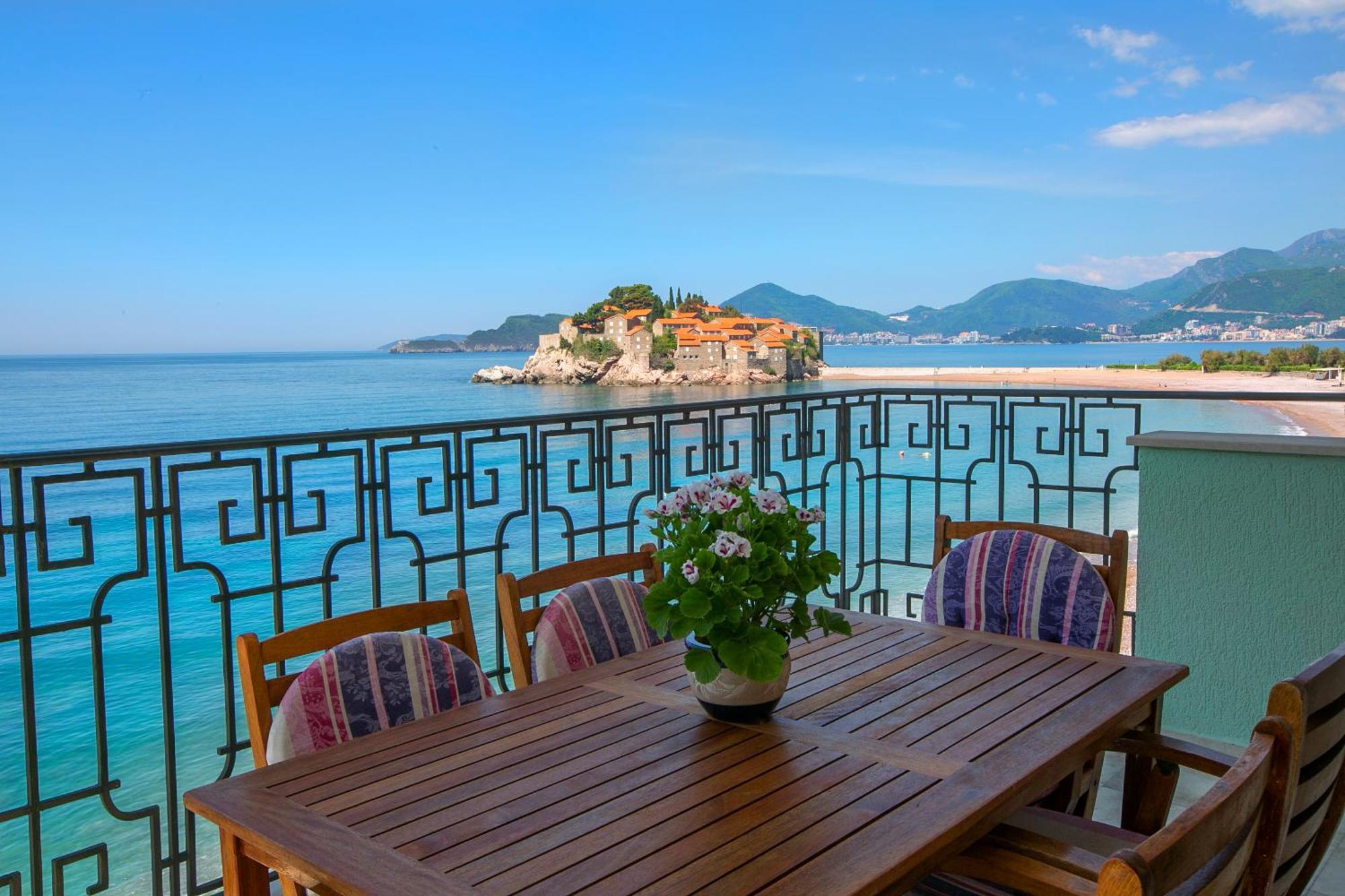 Montesan Luxury Apartment Beach Front Sveti Stefan Exteriör bild