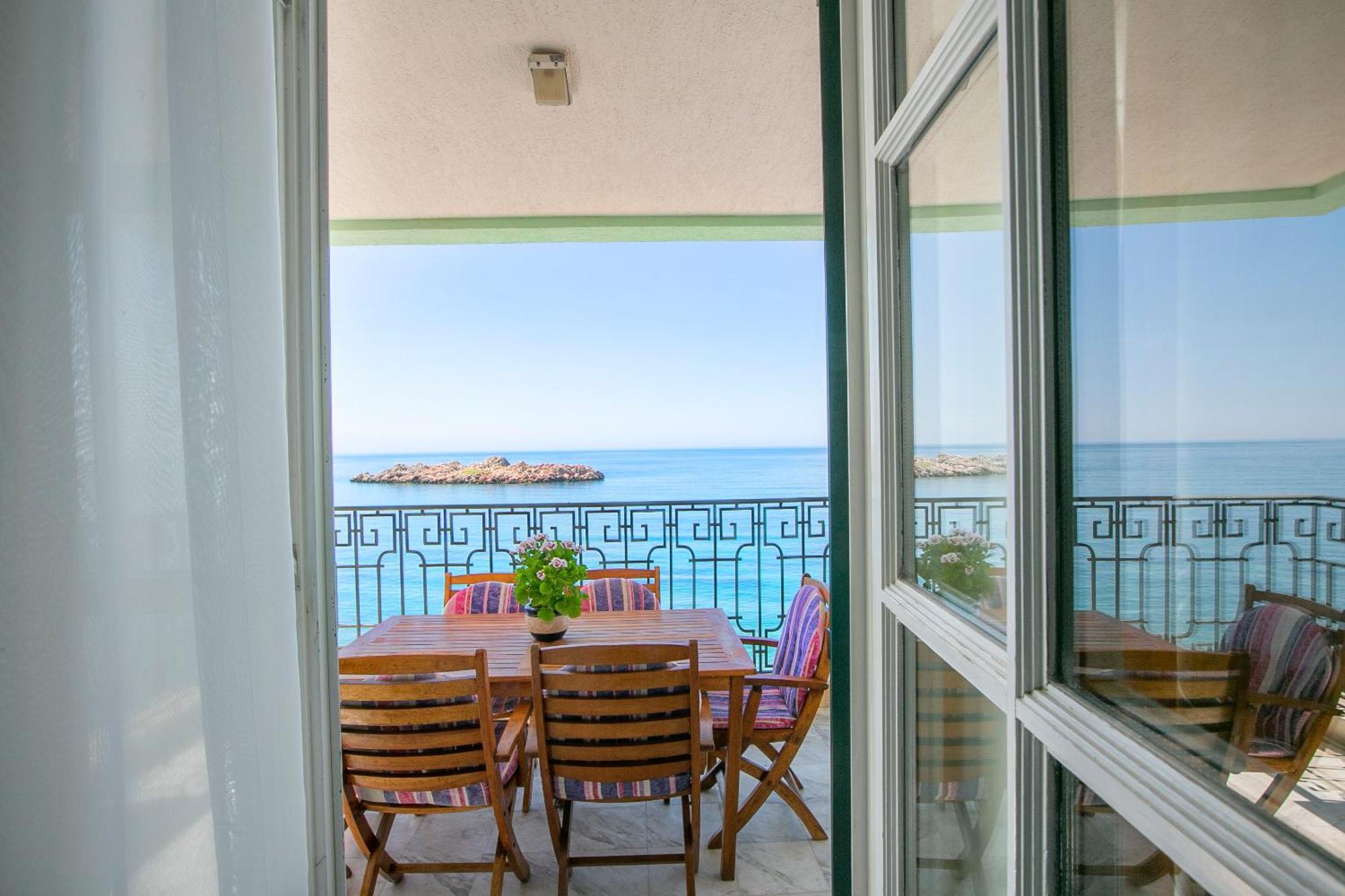 Montesan Luxury Apartment Beach Front Sveti Stefan Exteriör bild