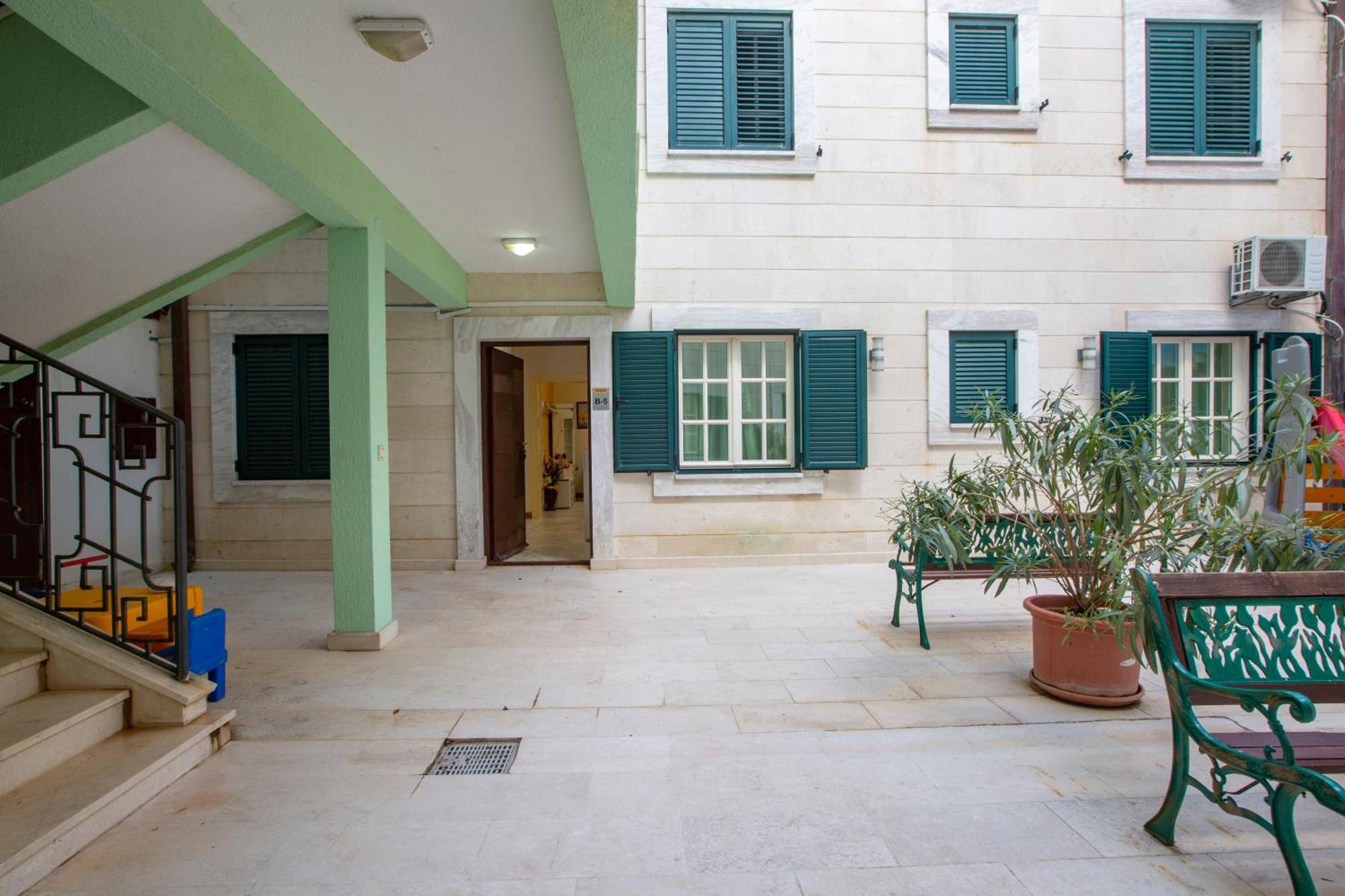 Montesan Luxury Apartment Beach Front Sveti Stefan Exteriör bild